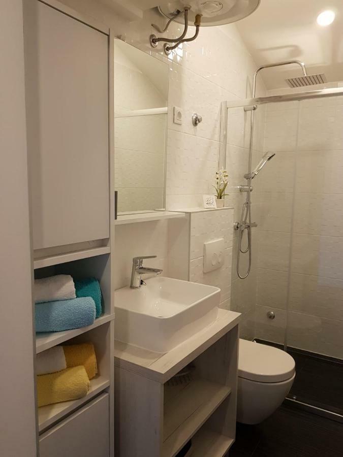 Apartman Elana ชิเบนิก ภายนอก รูปภาพ